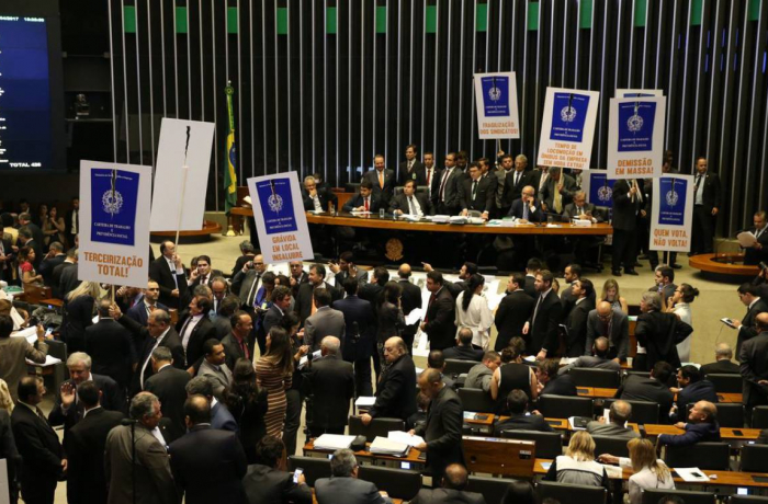 <strong>Reforma Trabalhista: cinco anos com menos direitos e queda de renda</strong>